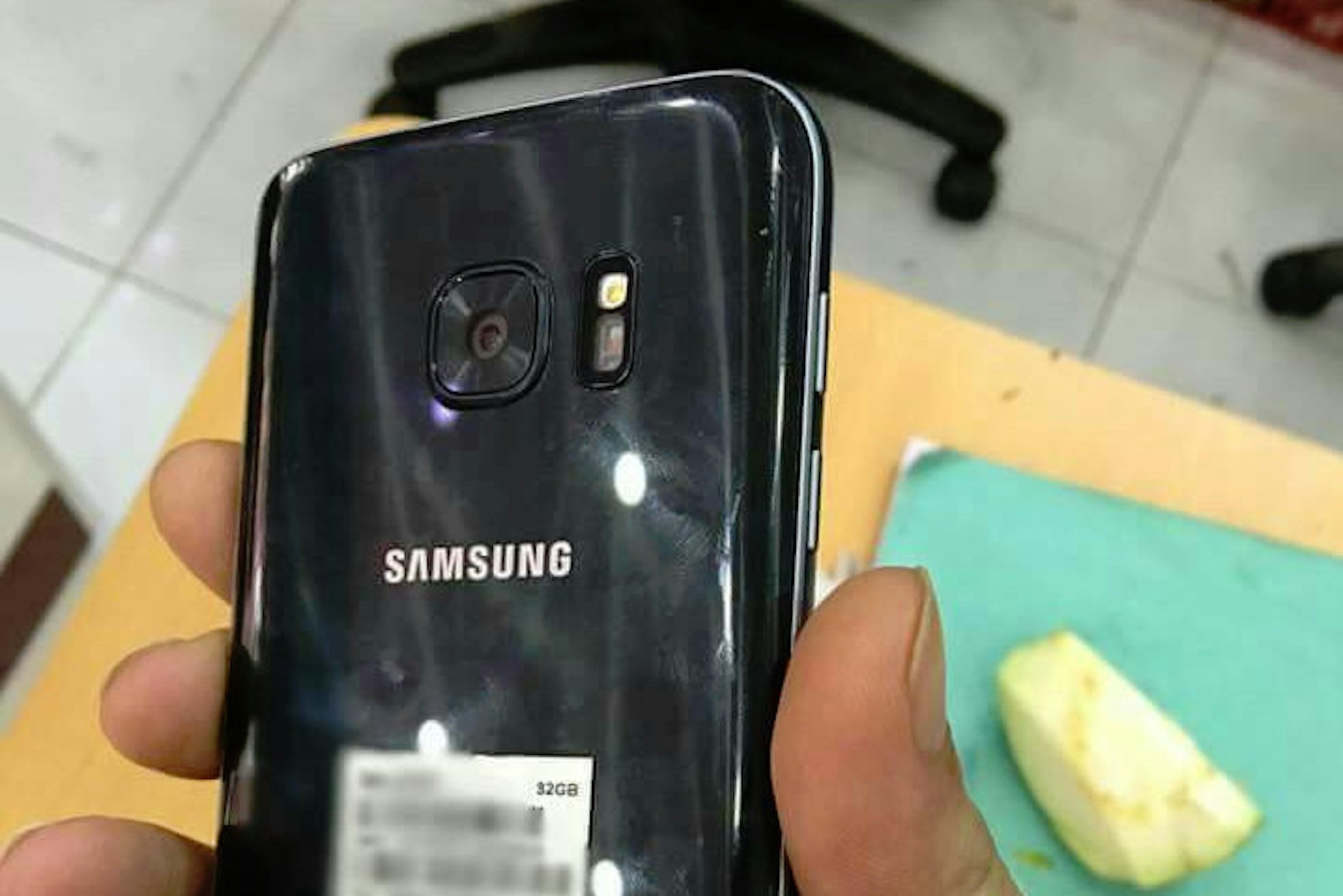 是Galaxy S7實機外觀再曝 曲面設計稍微不同這篇文章的首圖
