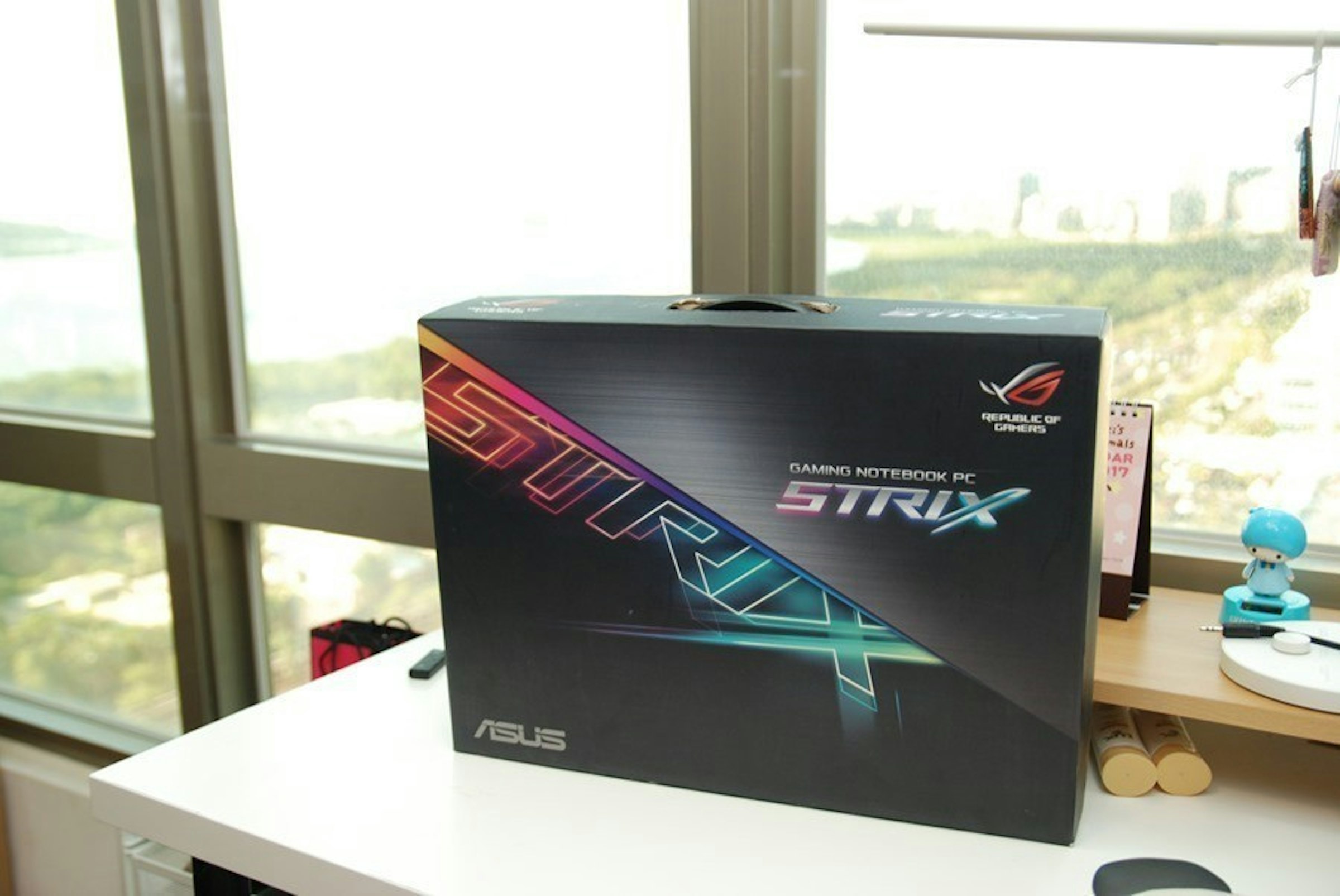 是硬是要學科技新知：滿滿的效能帶在身上！ ASUS ROG STRIX GL502VM 電競筆電輕鬆玩 VR，給你滿滿的大效能！這篇文章的首圖