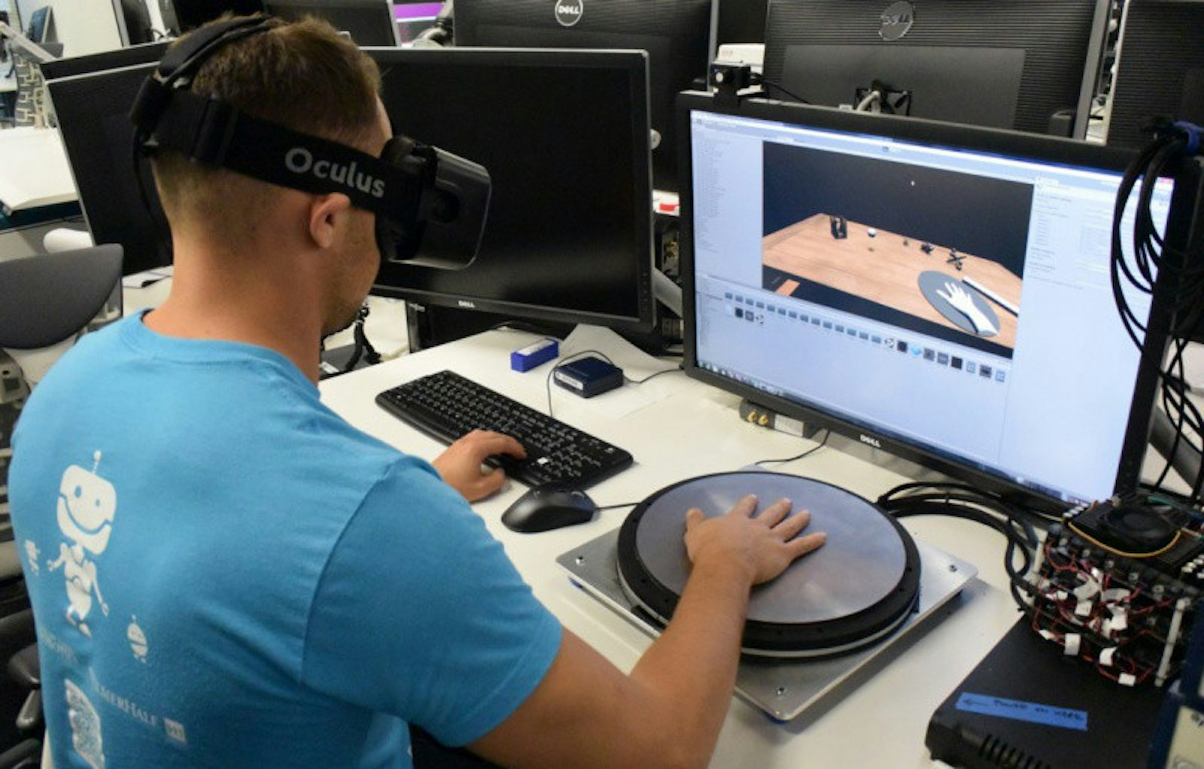 是Oculus實驗配件 讓使用者在VR中重獲「觸覺」這篇文章的首圖