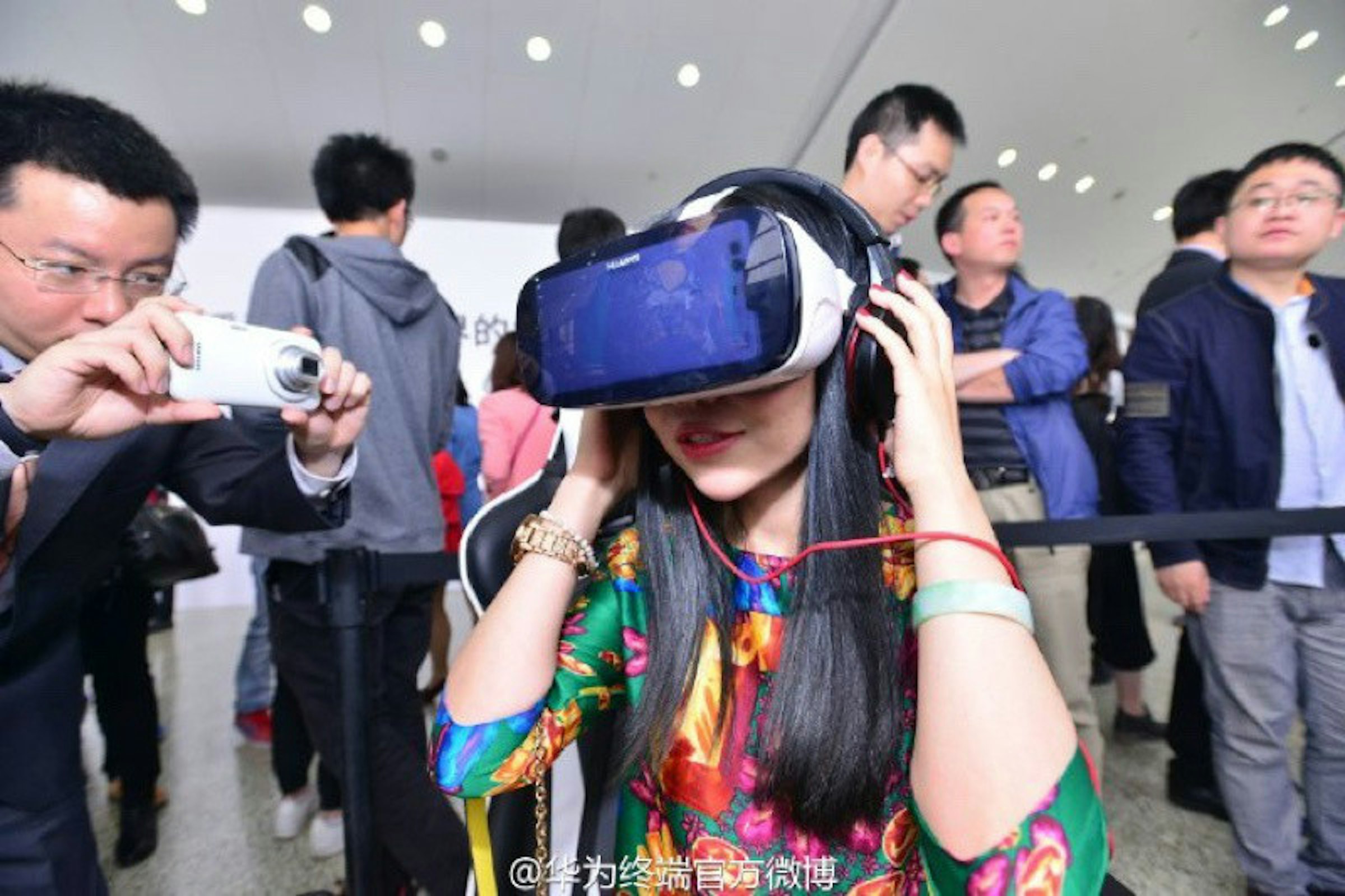 是華為首款VR顯示器亮相 仍處於試作階段這篇文章的首圖