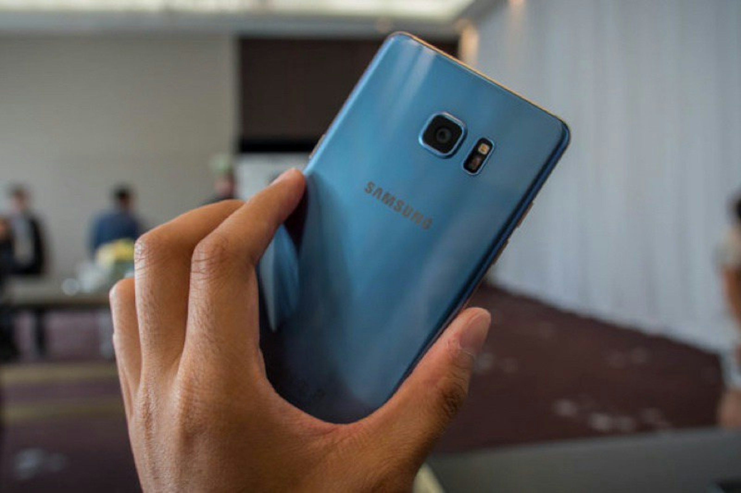 是三星確認推出珊瑚藍配色Galaxy S7 Edge 但僅先在新加坡上市這篇文章的首圖
