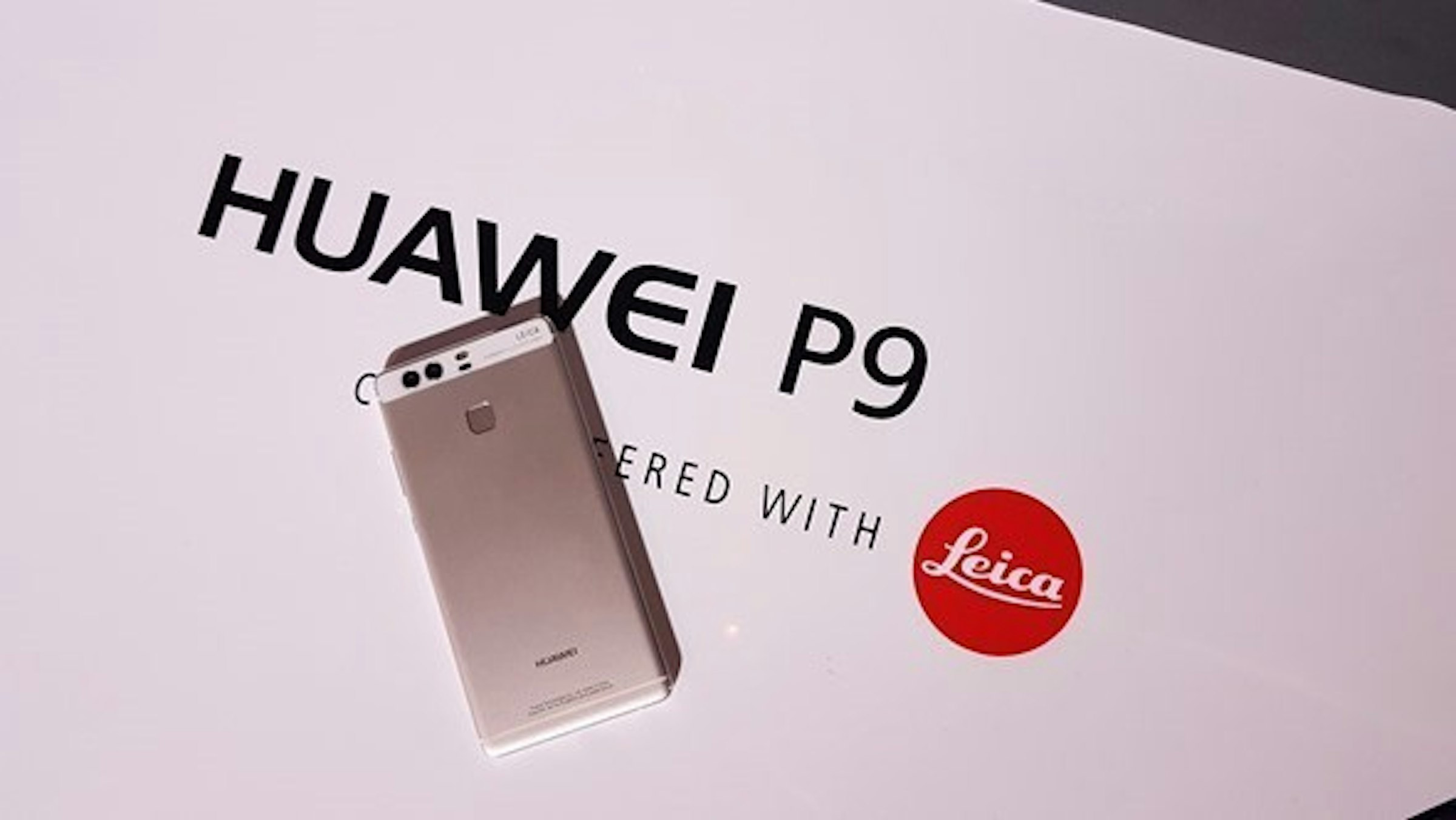 是相機精品徠卡首度跨界合作，HUAWEI P9 擁有徠卡雙鏡頭智慧型手機這篇文章的首圖