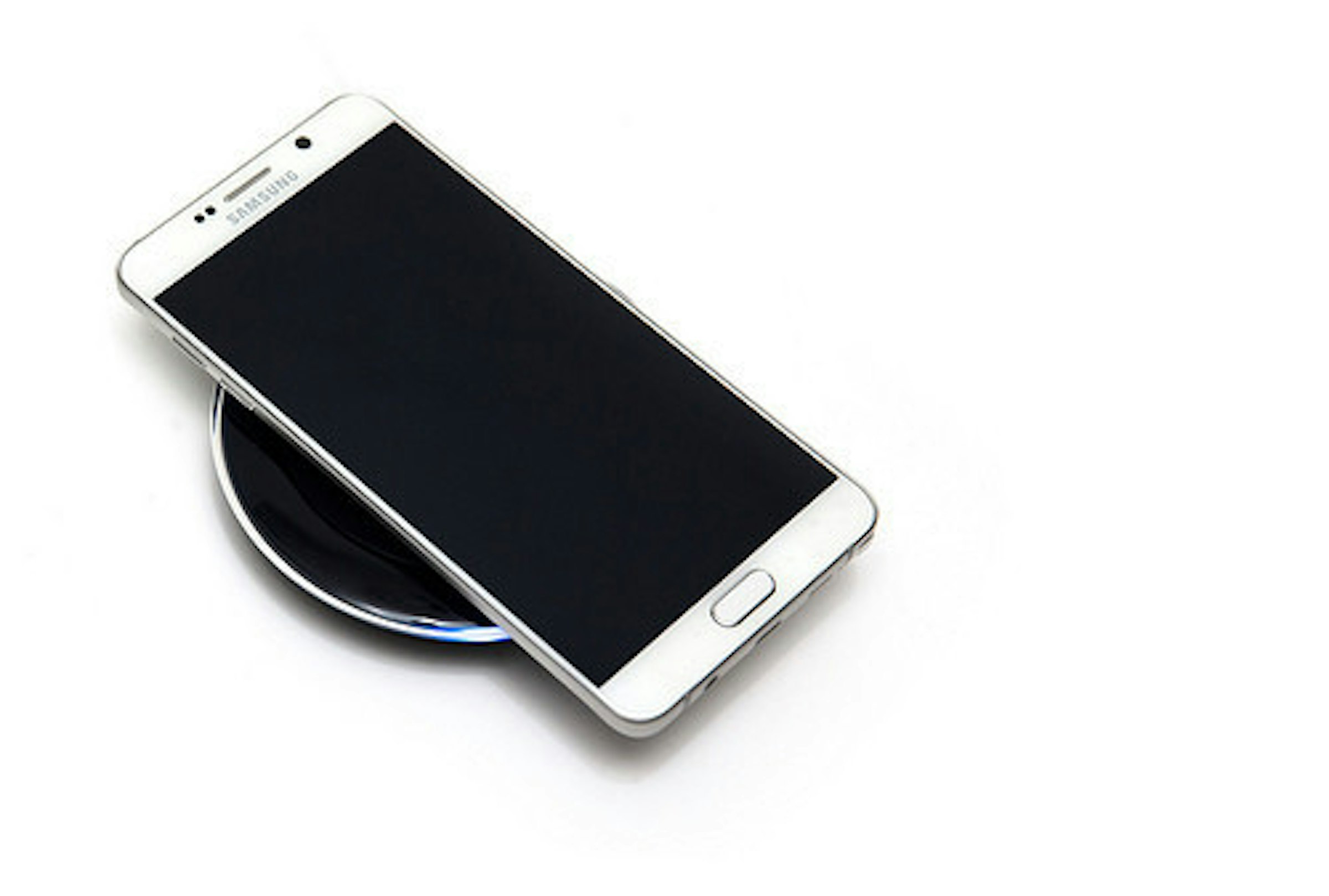 是史上最美筆記本！全新設計 Galaxy Note 5 (3) 無線充電變快了！閃電快充實測這篇文章的首圖
