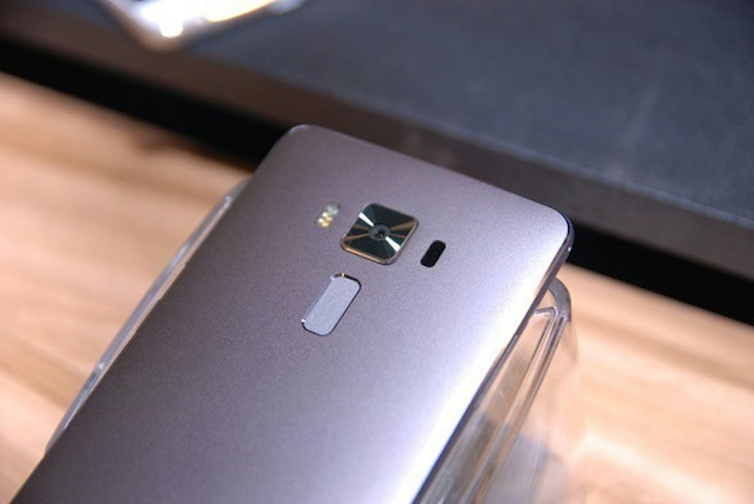 是華碩正式發表 ZenFone 3 系列旗艦手機，售價 7,990 起！這篇文章的首圖