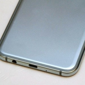 是Galaxy A8 2016年款實機動眼看 特殊天線填補層、新增藍色款外觀的第11張圖