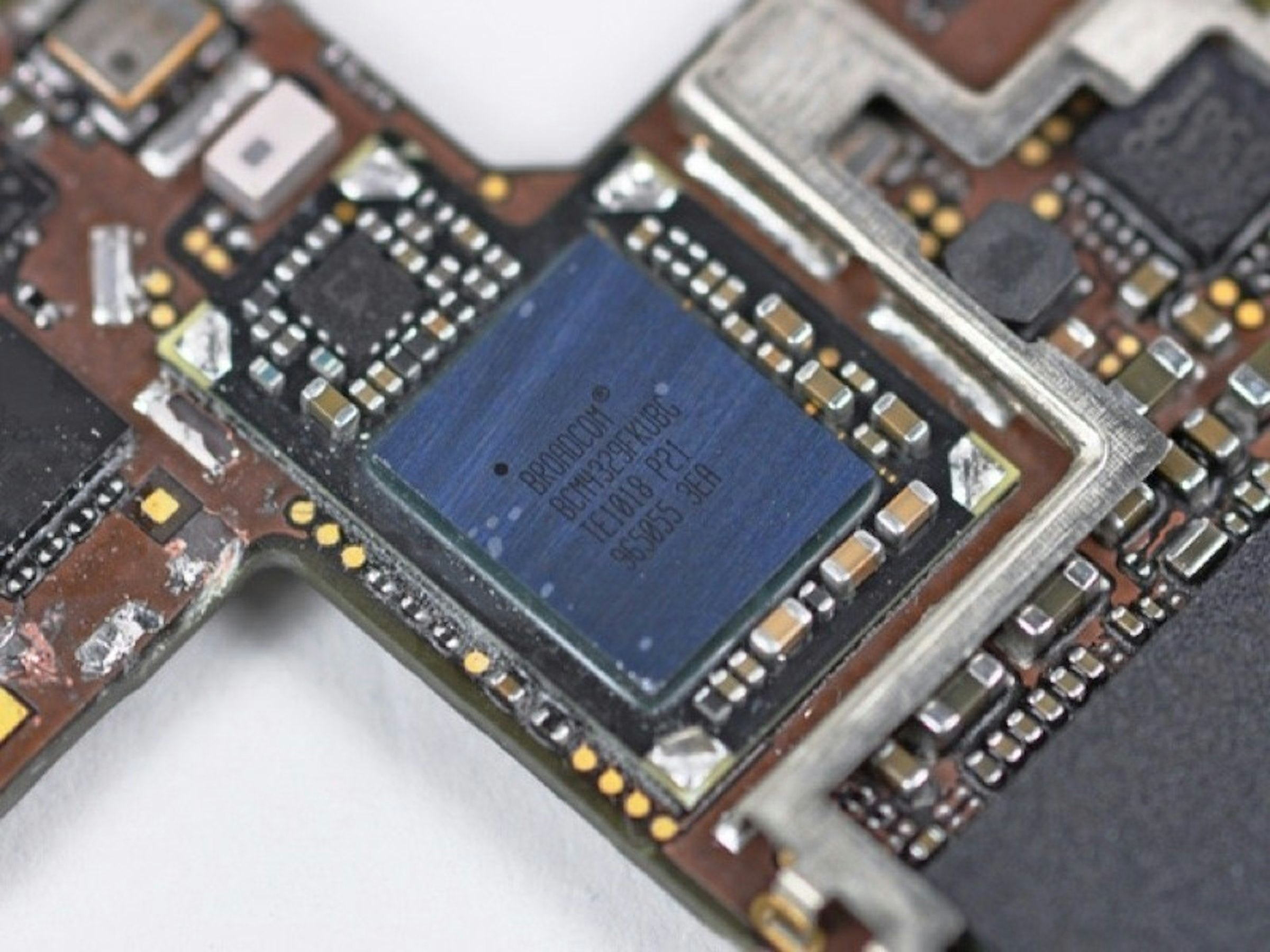 是iOS 10.3立即釋出新版更新 原因出在Broadcom Wi-Fi晶片這篇文章的首圖