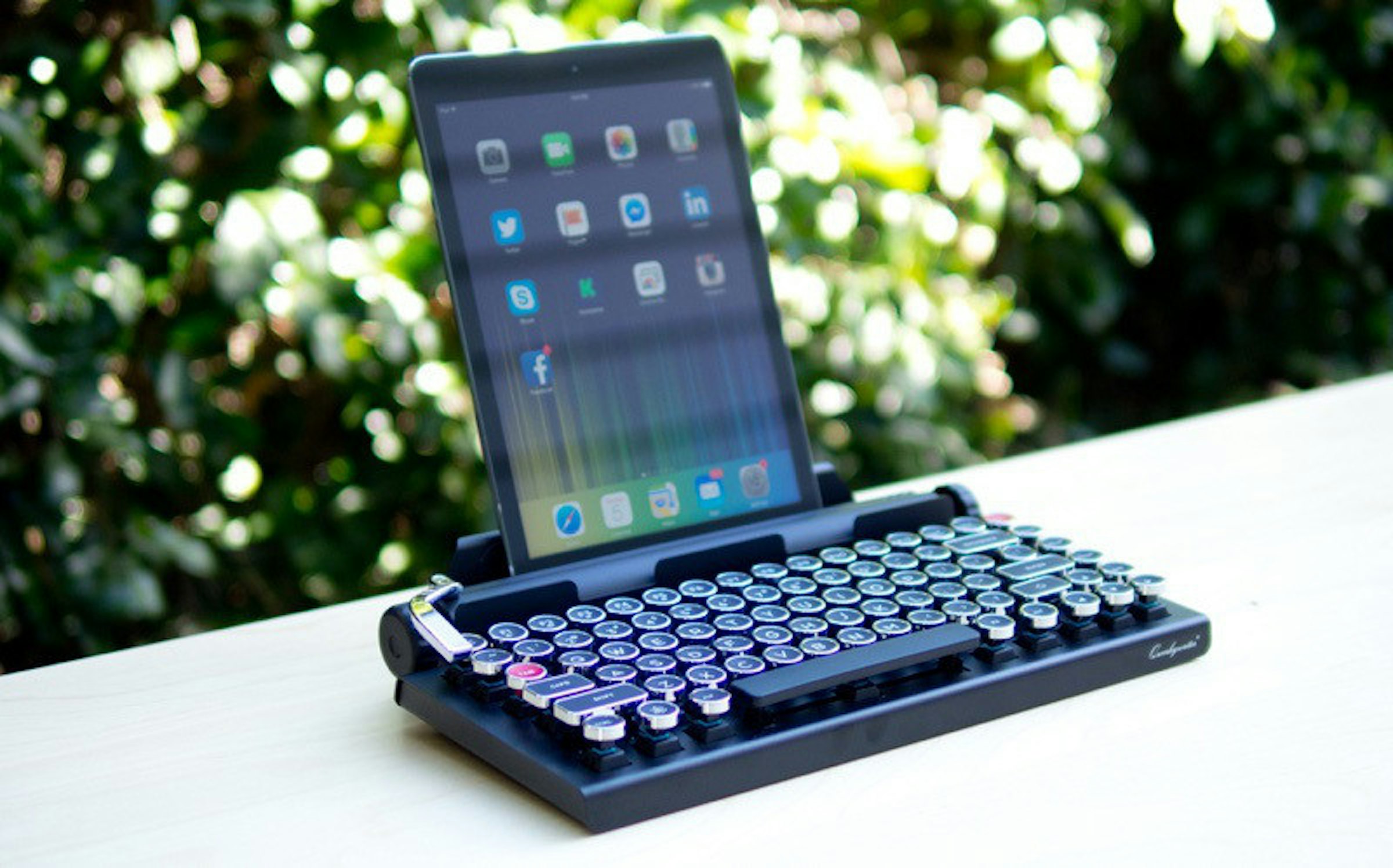 是打字機造型無線鍵盤 對應手機、PC使用這篇文章的首圖