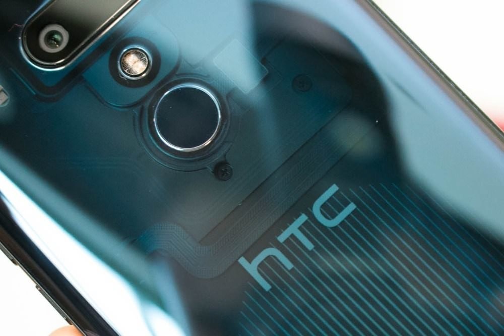 是動眼看/換上前後雙鏡頭、螢幕顯示佔比更高的HTC U12+的第5張圖