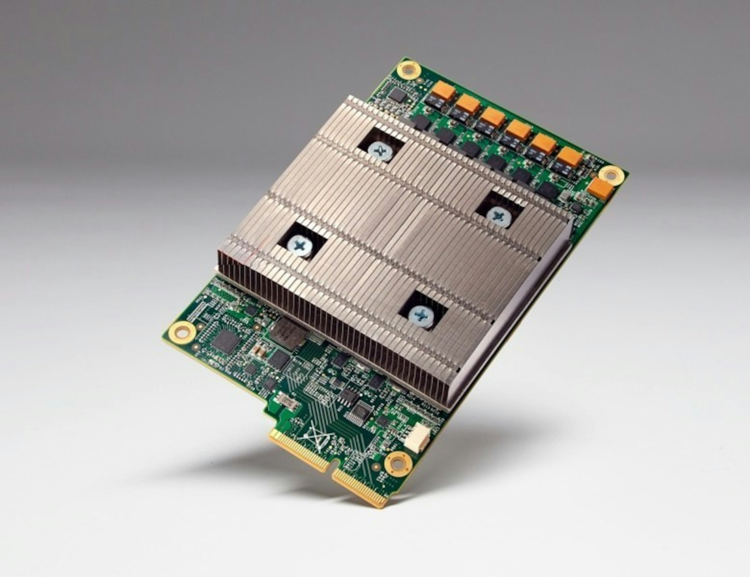 是Google針對深度學習打造的客製化處理器，暫時不會讓Intel、NVIDIA感到威脅這篇文章的首圖