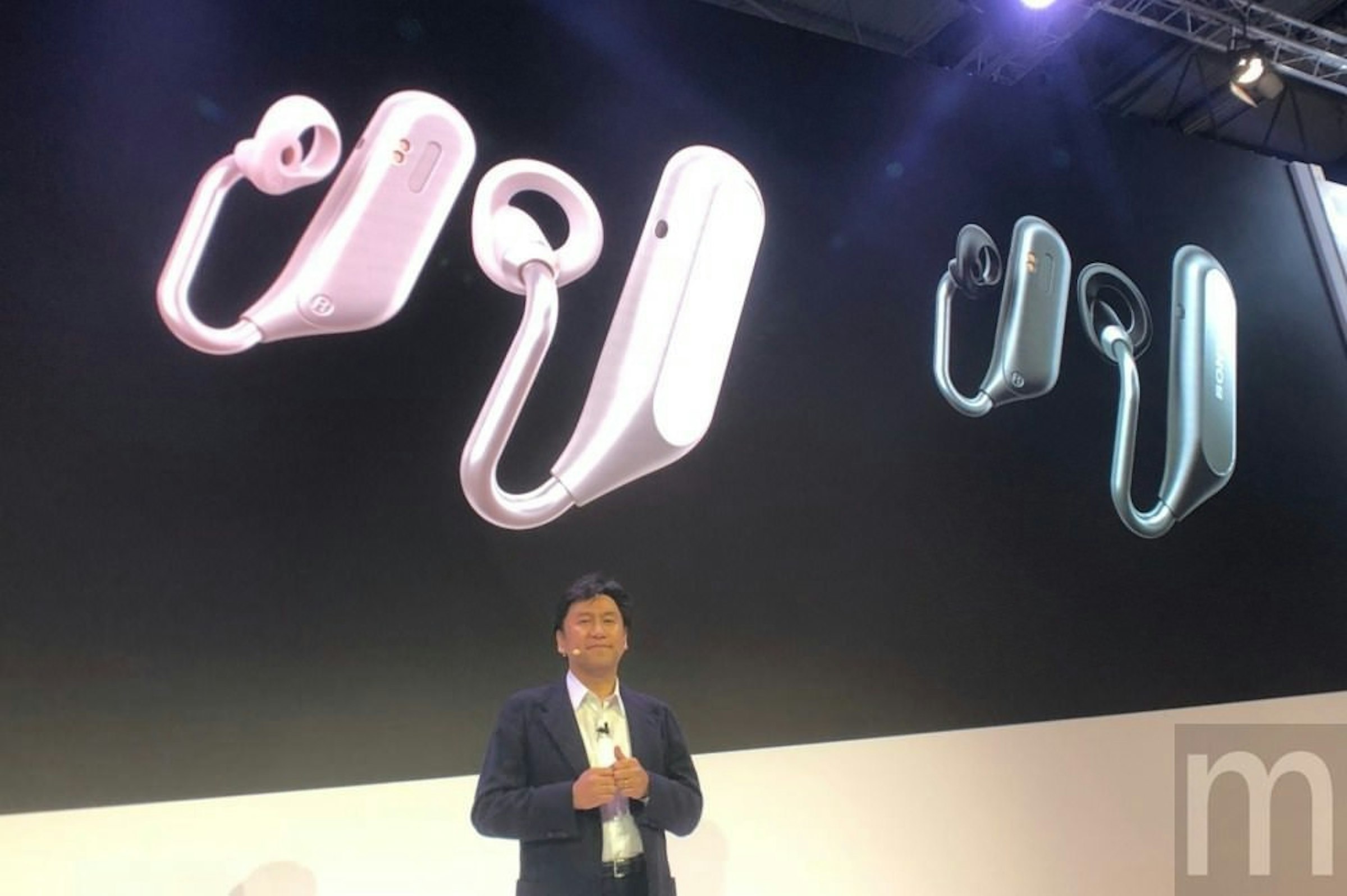 是Sony強調重現空氣傳遞聽感的概念耳機 正名為Xperia Ear Duo、3月起於全球市場上市，台灣預計5月開賣這篇文章的首圖