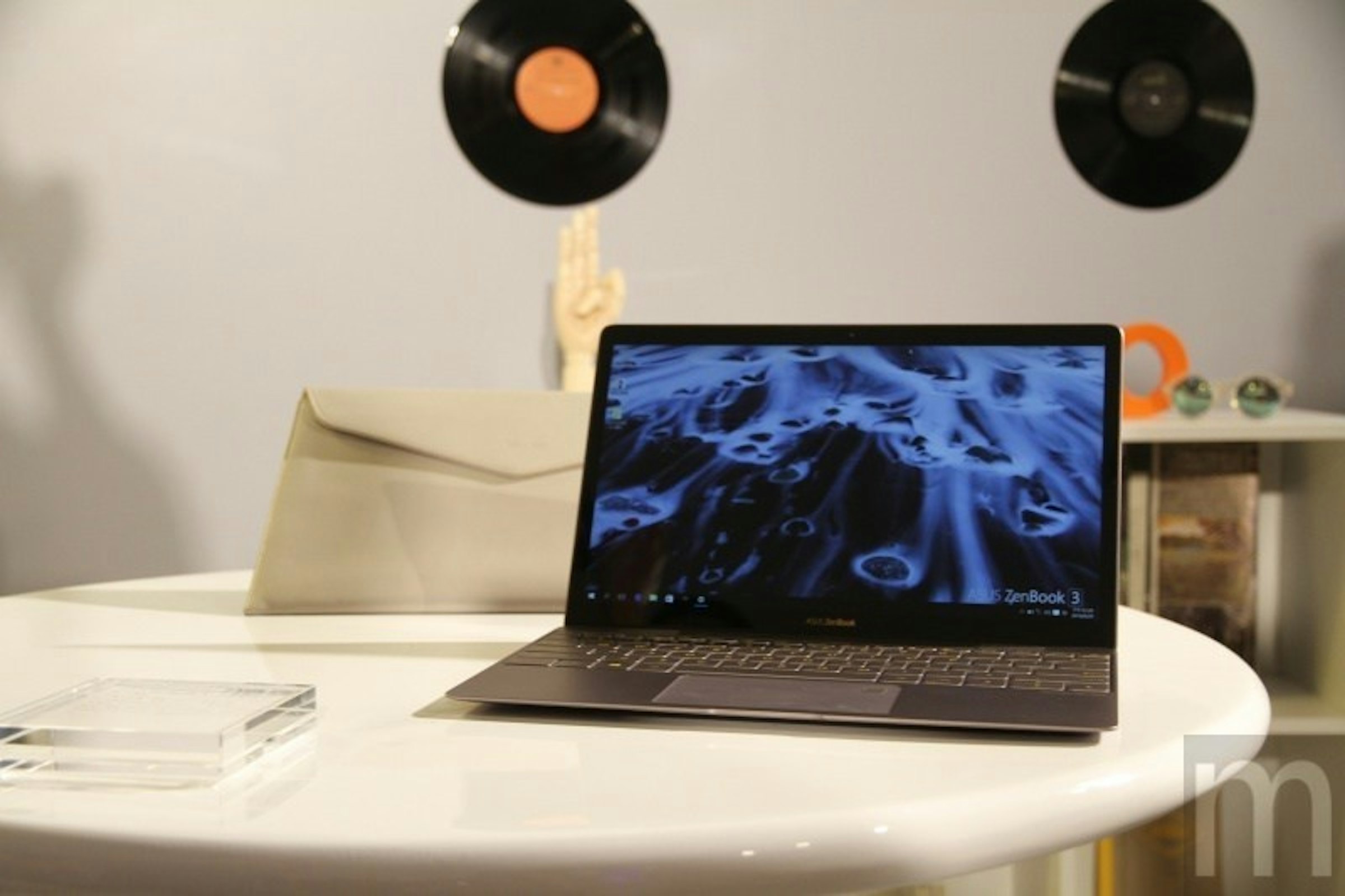 是ZenBook 3全系列登台 追加皇家藍、石英灰配色這篇文章的首圖