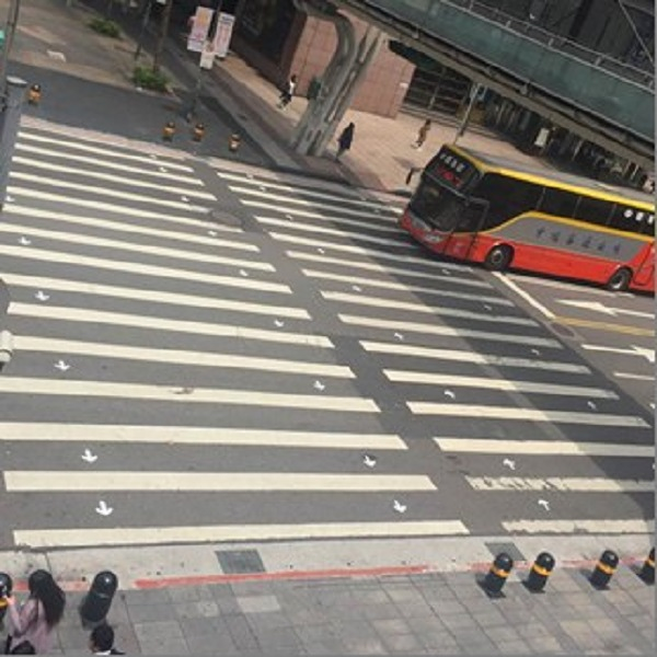是北市馬路多了這些標字,提高用路人的安全及效率的第2張圖