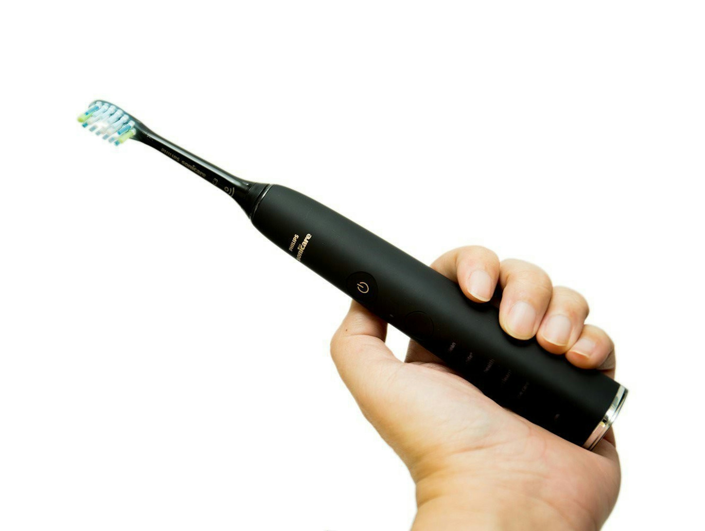 是智慧功能加入宛如個人刷牙助理！飛利浦 Sonicare 鑽石靚白智能音波震動牙刷開箱體驗這篇文章的首圖