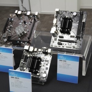 是Intel預告第七代Core i系列處理器桌機版明年初到來的第20張圖
