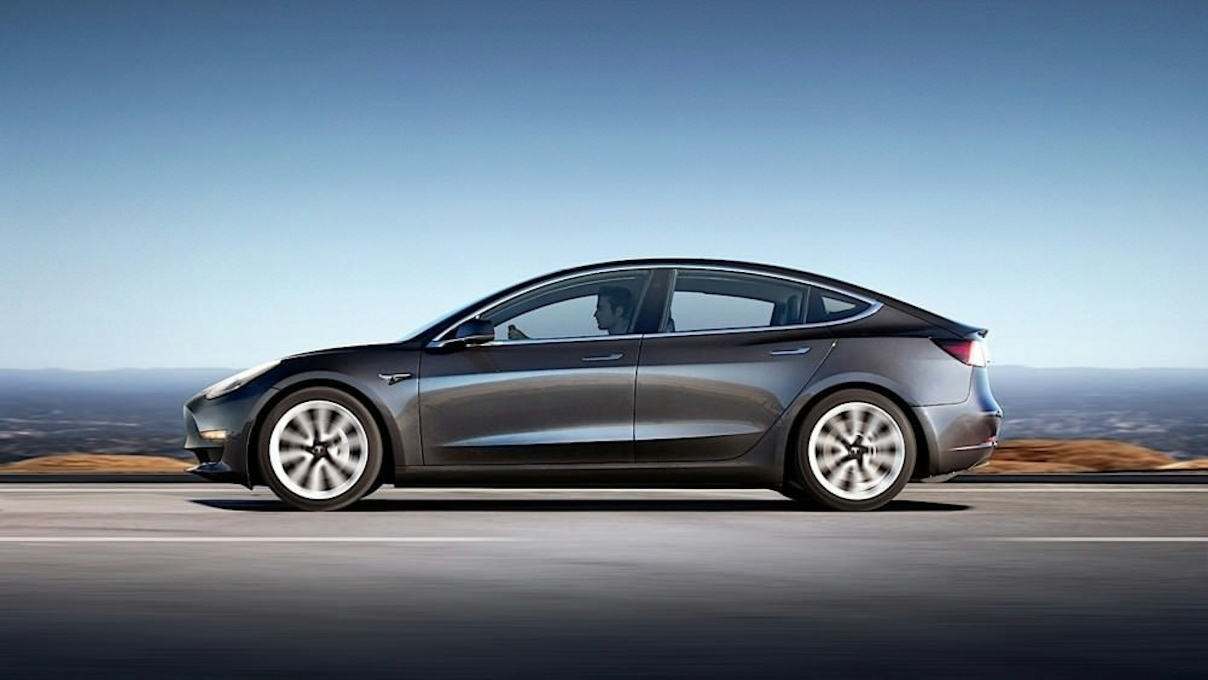 是首批30部Model 3依約交車 開啟電動車普及大門，或是影響Tesla品牌形象？這篇文章的首圖