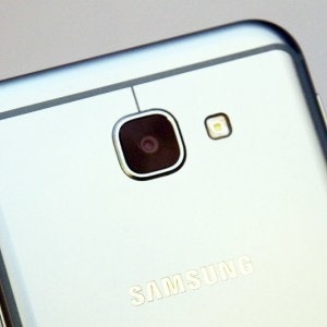 是Galaxy A8 2016年款實機動眼看 特殊天線填補層、新增藍色款外觀的第12張圖