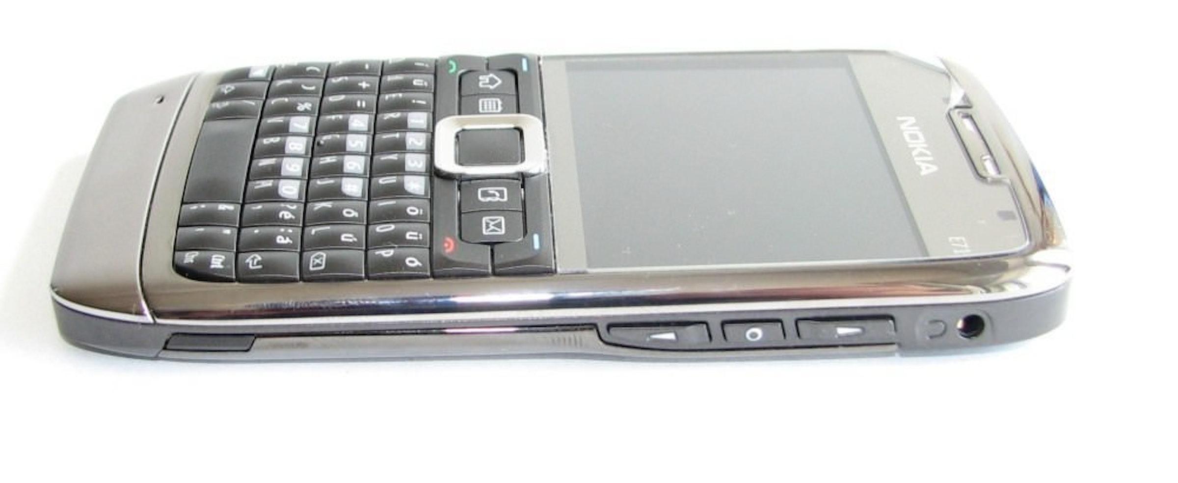 是換上大螢幕、維持實體按鍵 Nokia經典商務手機E71可能準備復刻推出這篇文章的首圖