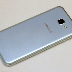 是Galaxy A8 2016年款實機動眼看 特殊天線填補層、新增藍色款外觀的第10張圖