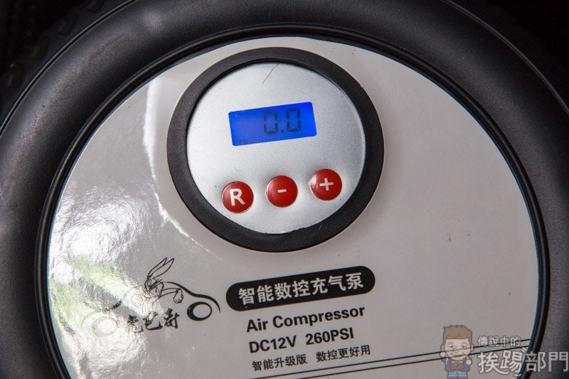 是開車族必備電動打氣機支援數位胎壓顯示、胎壓設定充滿自停,隱藏式收納再也不怕胎壓不足了!的第3張圖