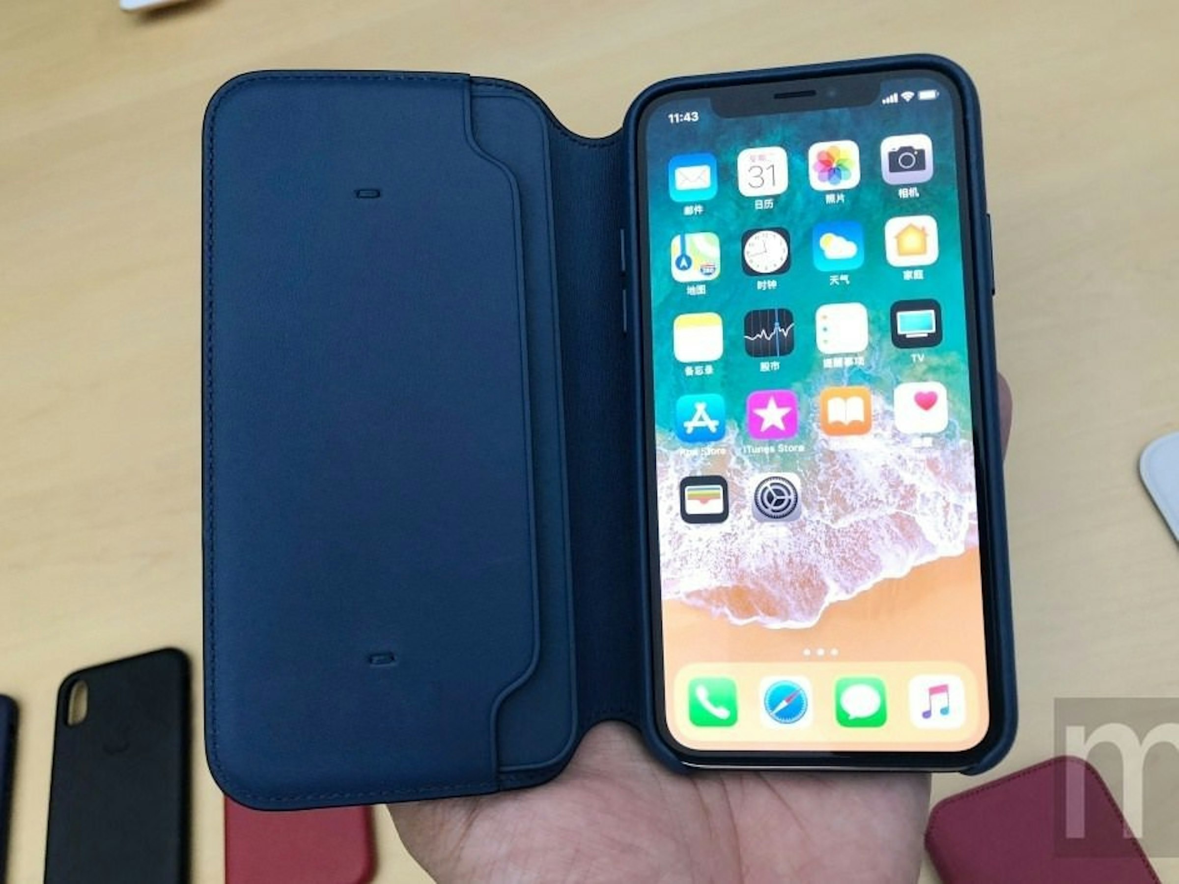 是避免消磁 蘋果呼籲別將信用卡等卡片與iPhone一起放上無線充電板這篇文章的首圖