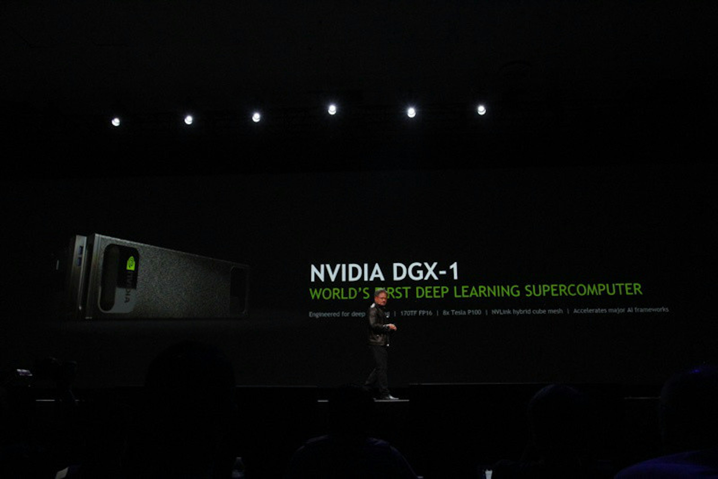 是Nvidia深度學習超級電腦 效能等同256組伺服器這篇文章的首圖