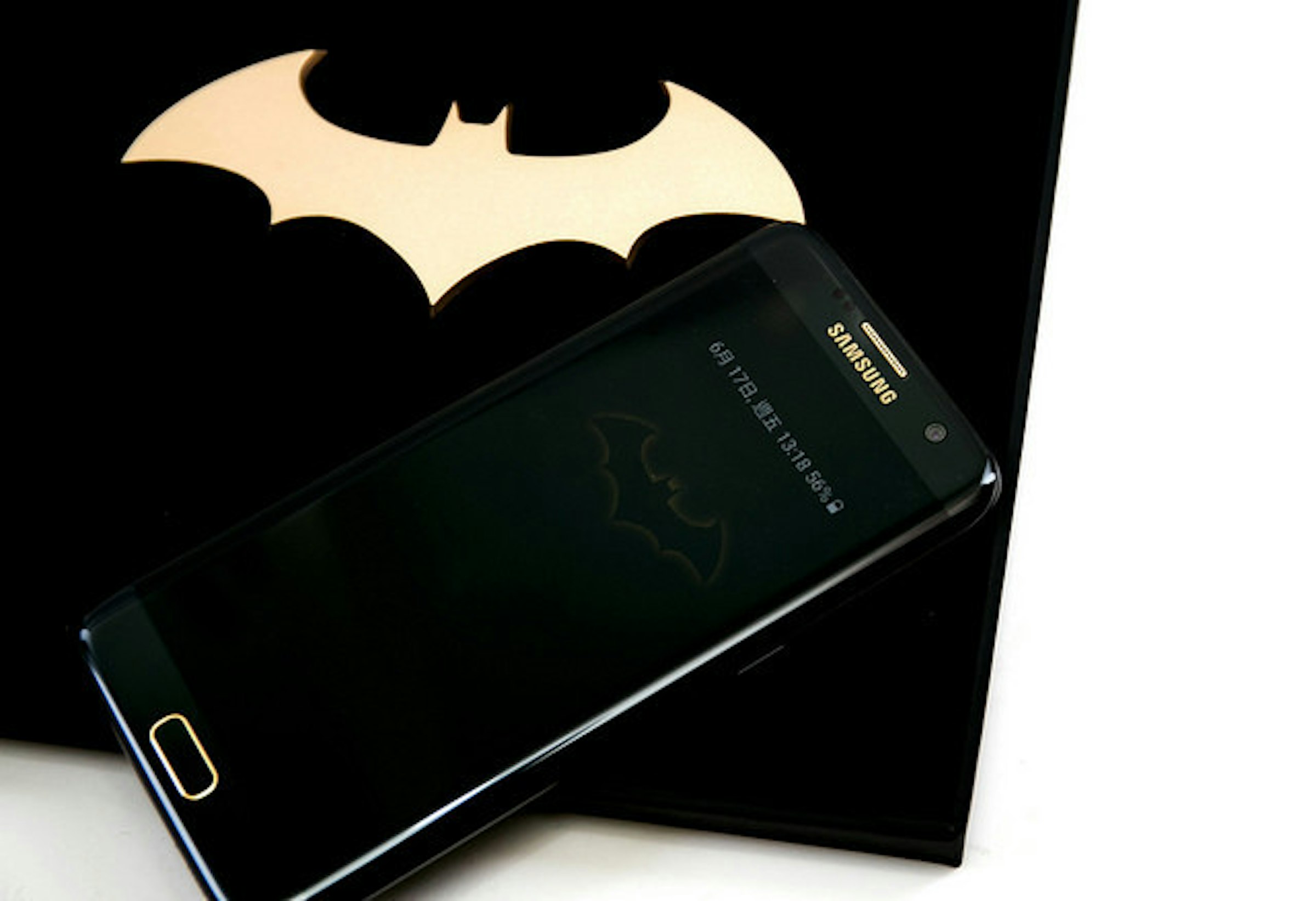 是台灣版開箱來了！蝙蝠俠 Galaxy S7 edge Injustice Edition 限量版這篇文章的首圖