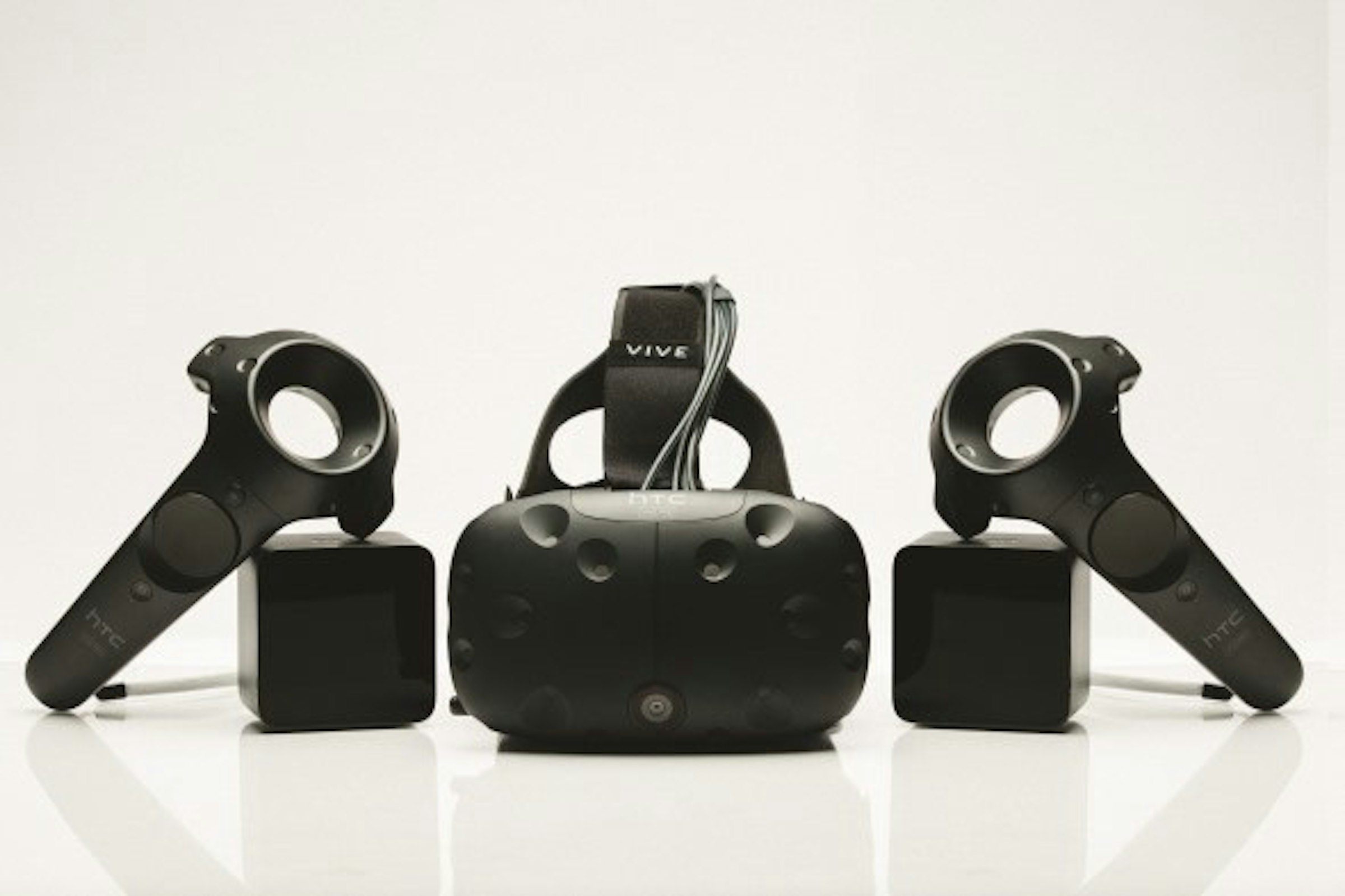 是HTC Vive Pre 升級登場，重新打造的全方位虛擬實境設備這篇文章的首圖