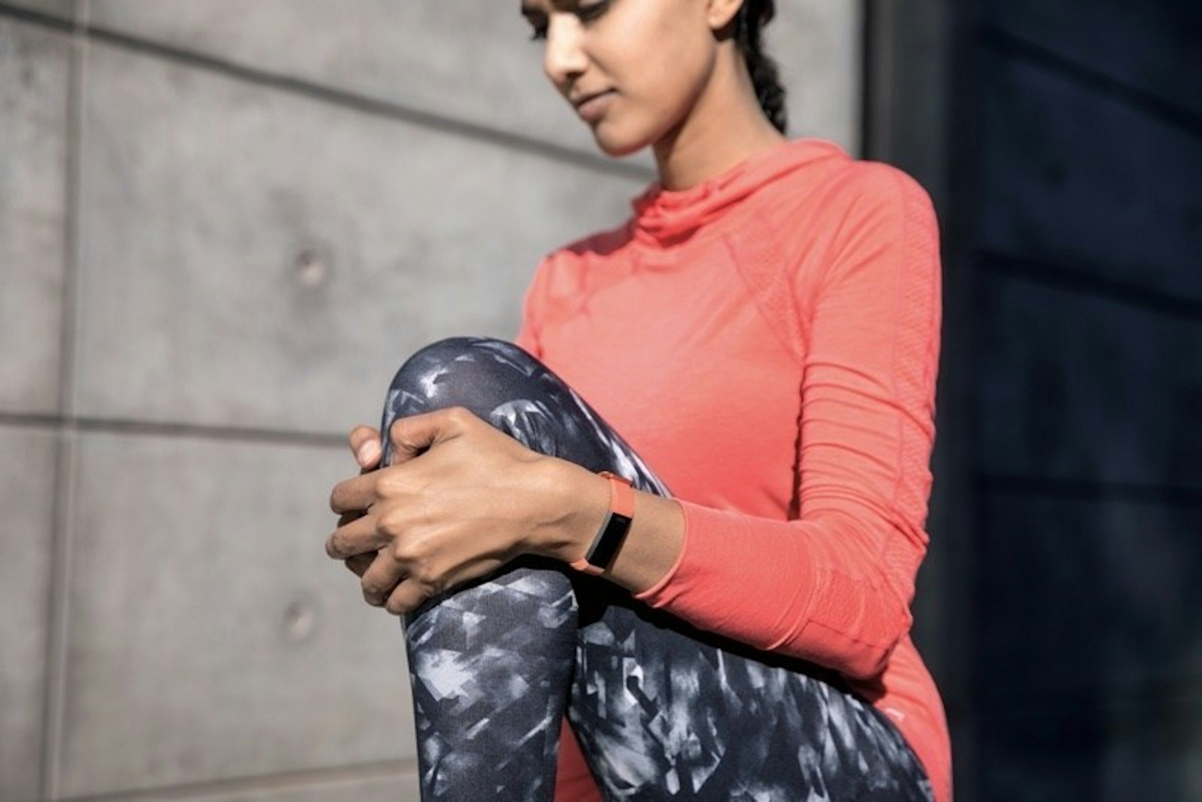 是Fitbit更輕薄、時尚智慧手環 可精準量測睡眠品質的Alta HR上市這篇文章的首圖