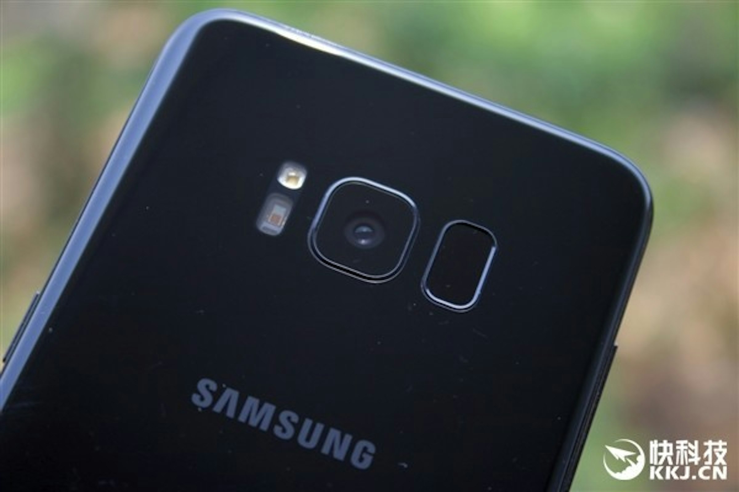是Galaxy Note 8竟然不是Samsung首款雙攝手機？！網友曝光一款新雙攝Galaxy C機型！這篇文章的首圖