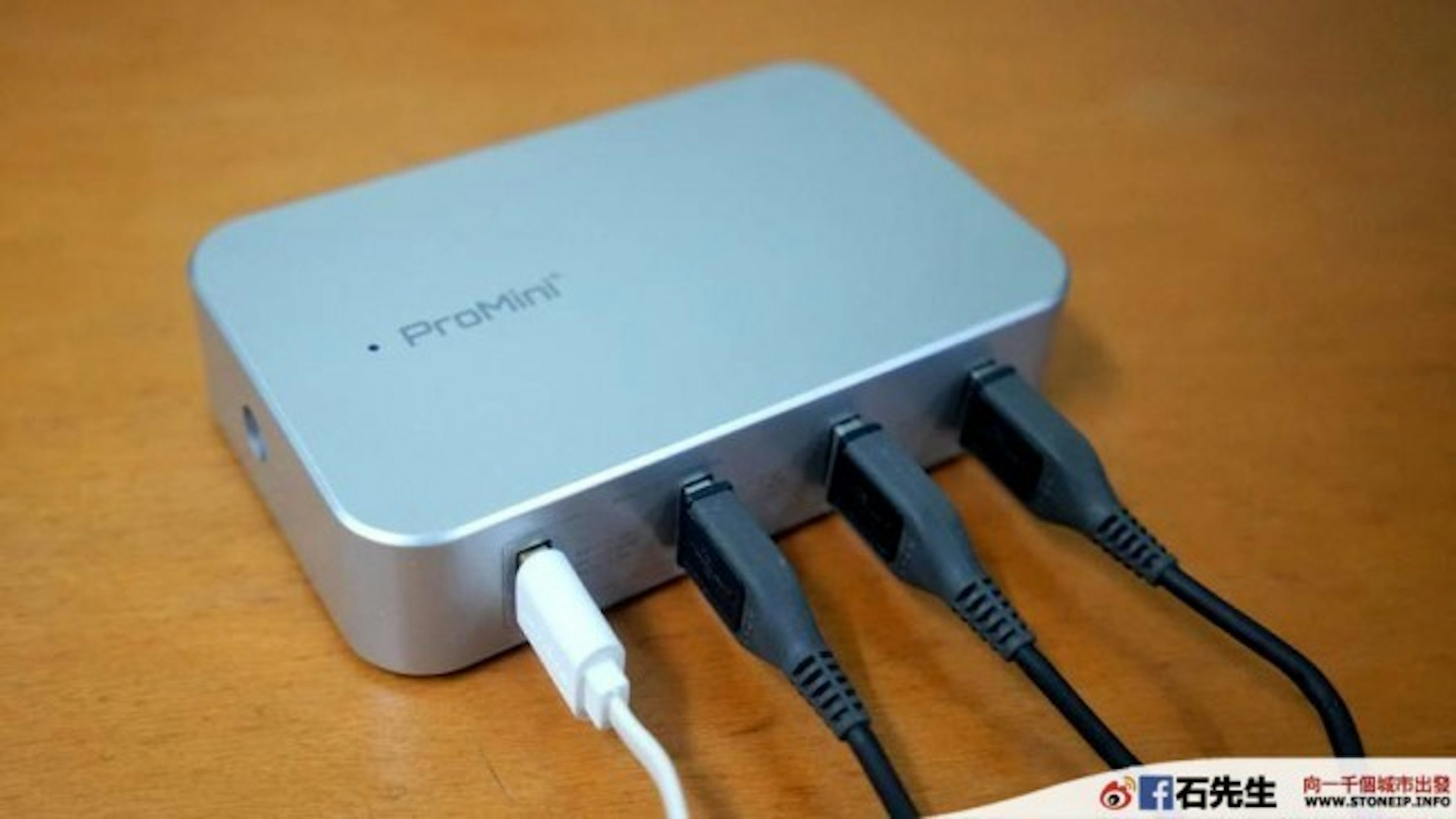 是ProMini Super 4，一開四快速充電器還能在車上用這篇文章的首圖