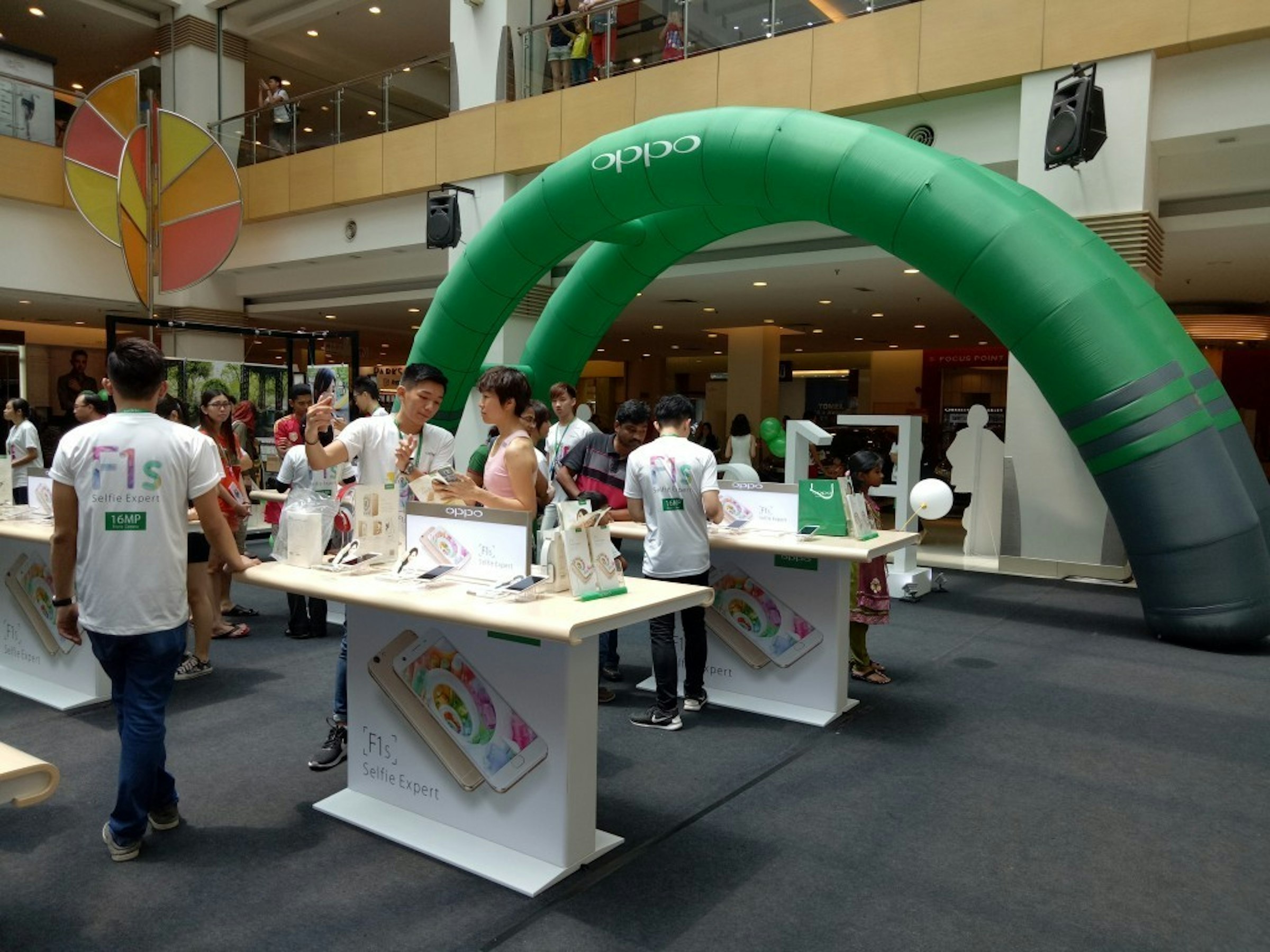是OPPO F1s鏡頭裡的國民女神：林明禎MinChen化身一日店長兼明星快遞員全記錄！這篇文章的首圖