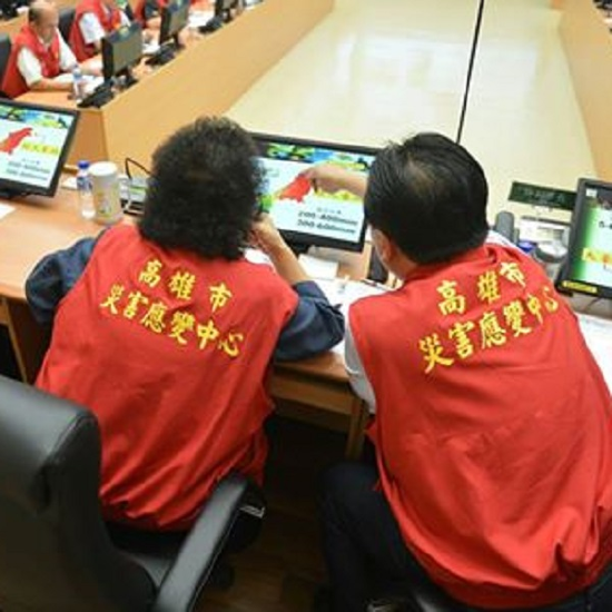 是還差兩千多人!網友提案颱風假一律放全天的第2張圖