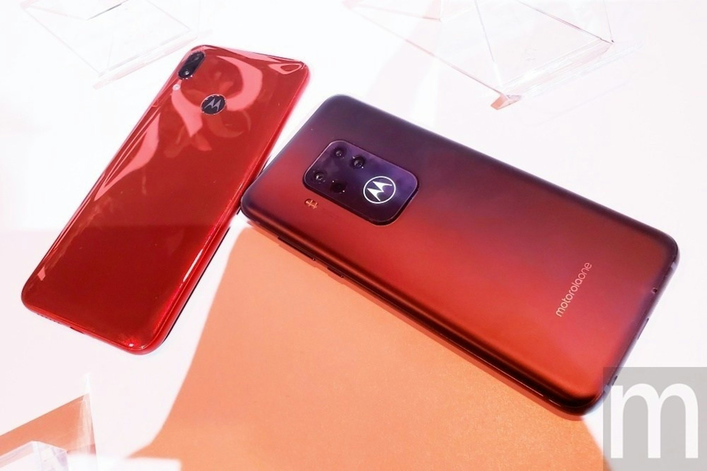 是Motorola推出4鏡頭模組相機手機Moto One Zoom，接下來還有更高畫素機種這篇文章的首圖