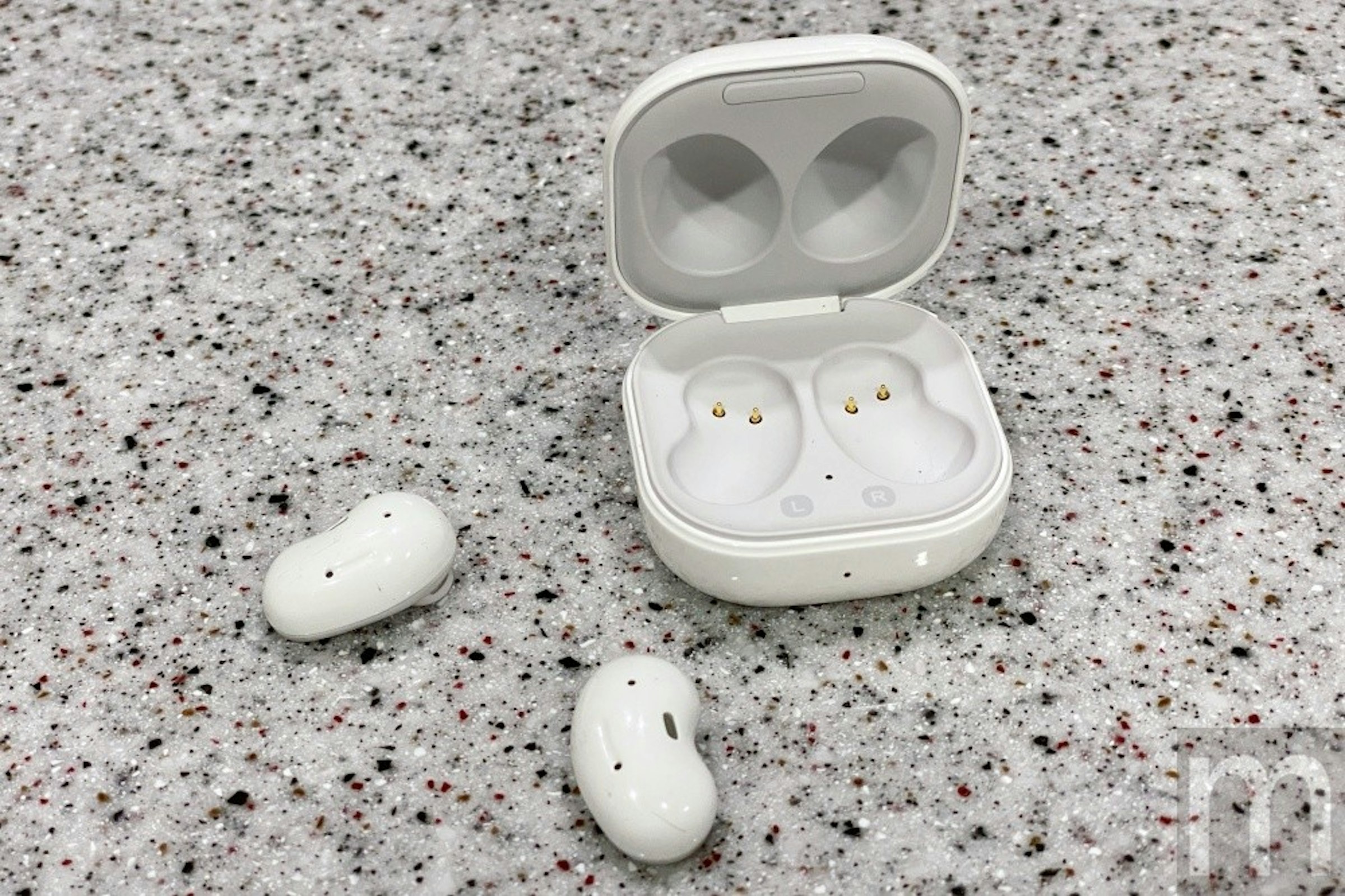 照片中包含了銀河芽活三創、三星Galaxy Buds Live、三星、三星銀河筆記20、無線