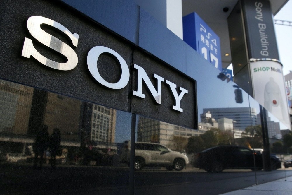 照片中提到了SHOP Mo、SONY、Sony Building，跟索尼印度、康科迪亞大學有關，包含了索尼、PlayStation電視、索尼公司、了索尼、索尼影視黑客