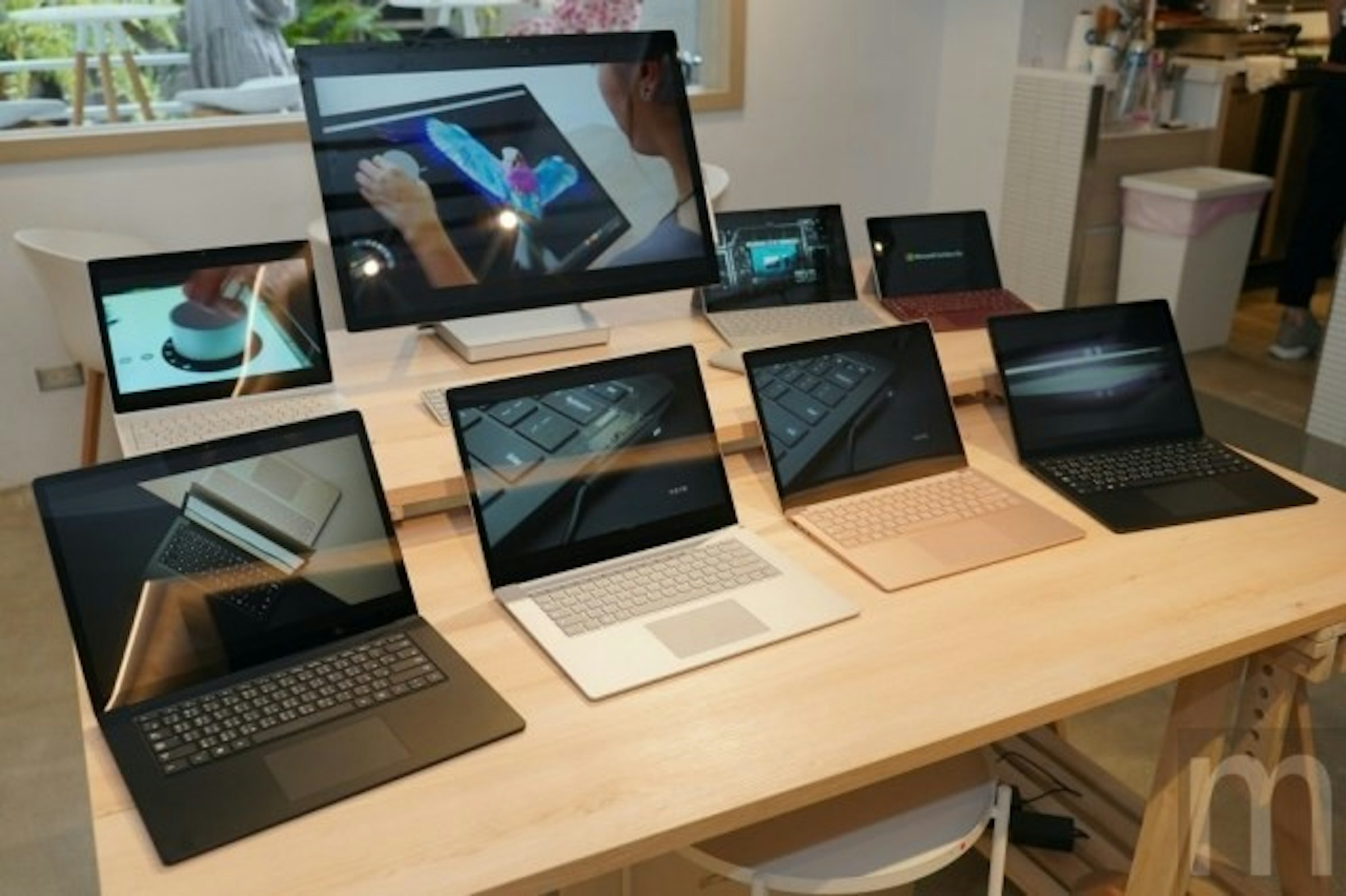 照片中包含了台、Surface筆記本電腦3、Surface Pro X、微軟公司、Windows 10