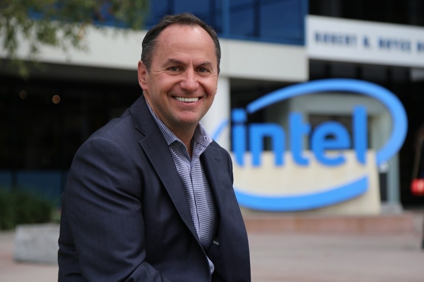 [情報] Intel 臨危授命的執行長 Bob Swan 即將退