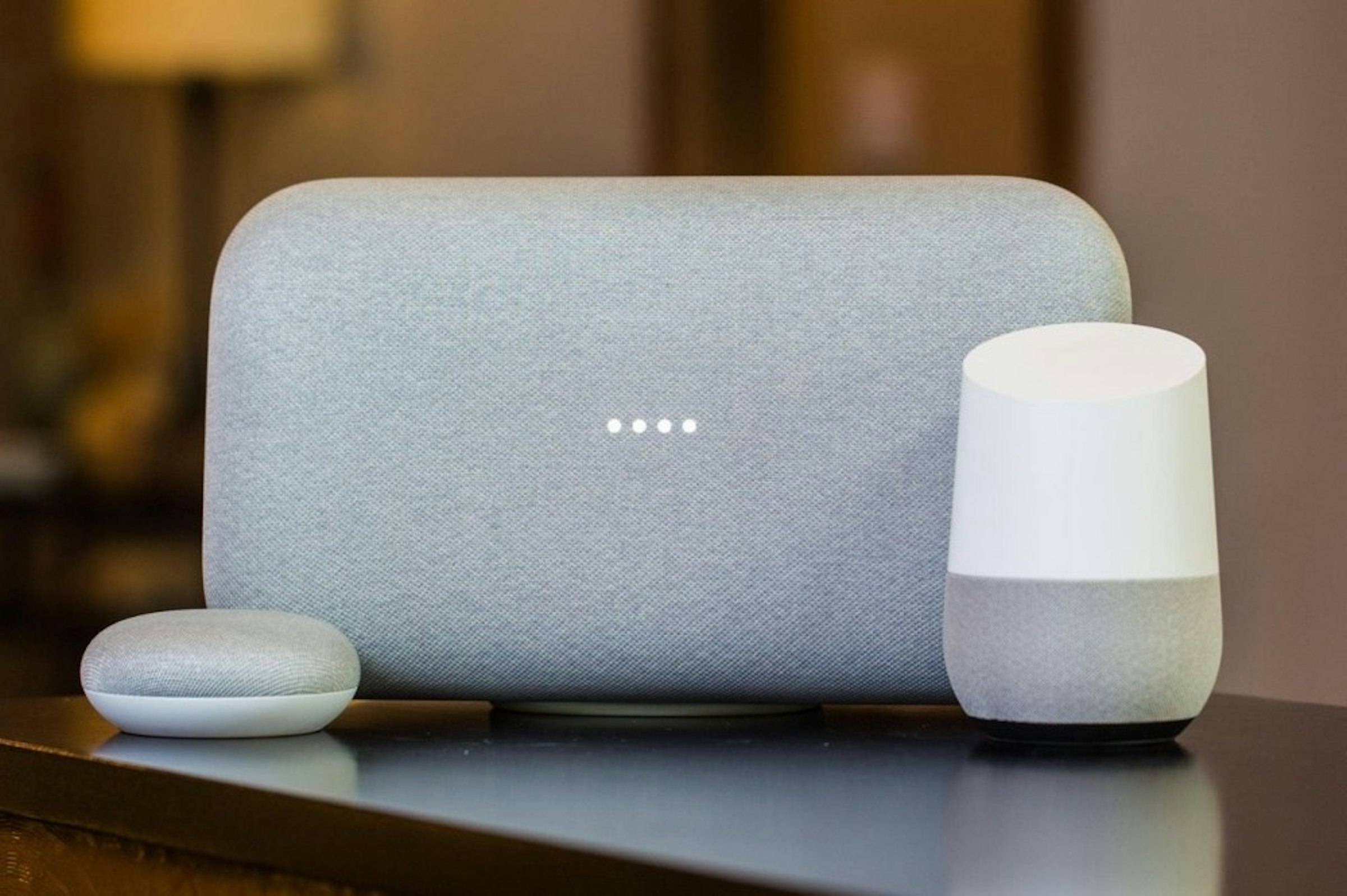 照片中提到了....，包含了谷歌主頁、Google Home Mini、Google Home Max、Google助手、智能音箱