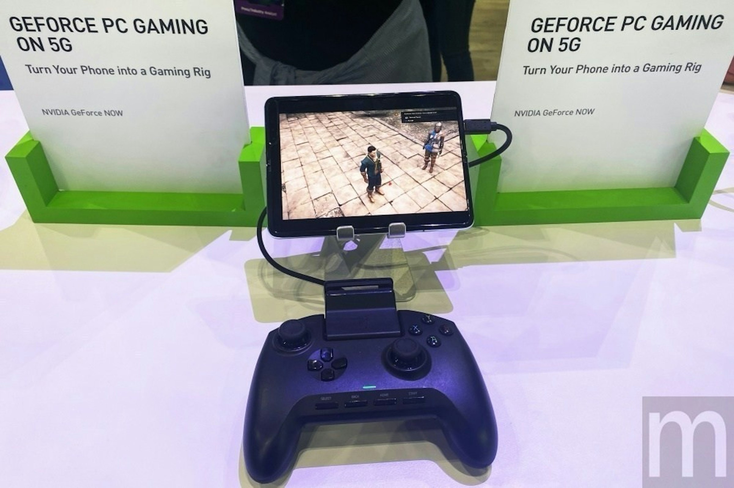 照片中提到了GEFORCE PC GAMING、ON 5G、GEFORCE PC GAMING，跟母親照顧有關，包含了遊戲控制器、電子遊戲機、英偉達、現在的GeForce、Xbox遊戲工作室