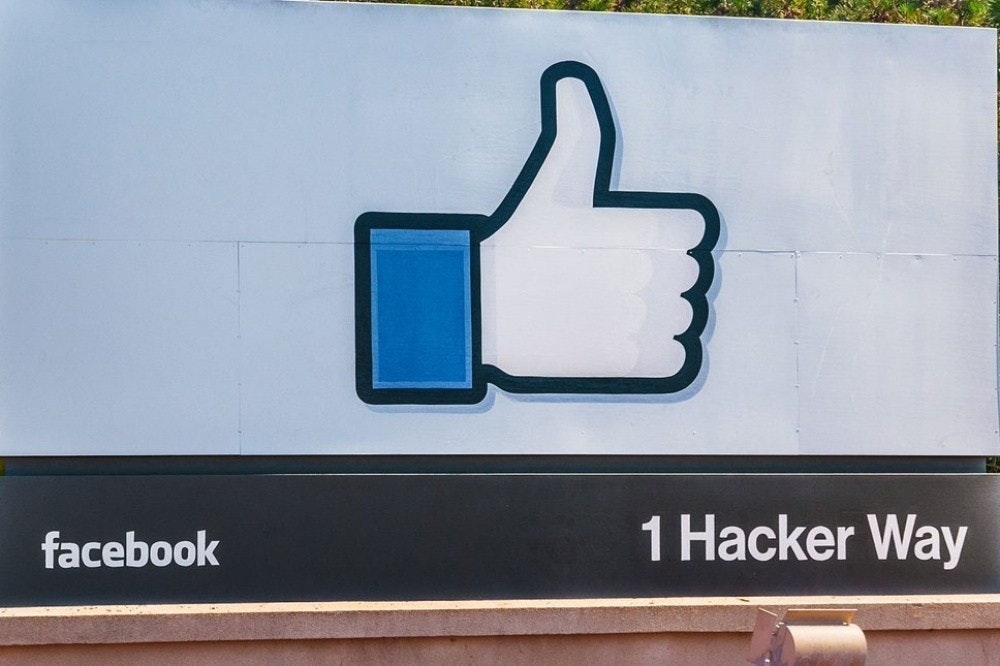 照片中提到了facebook、1 Hacker Way，包含了臉書、公司、首席執行官、集體訴訟、加密貨幣