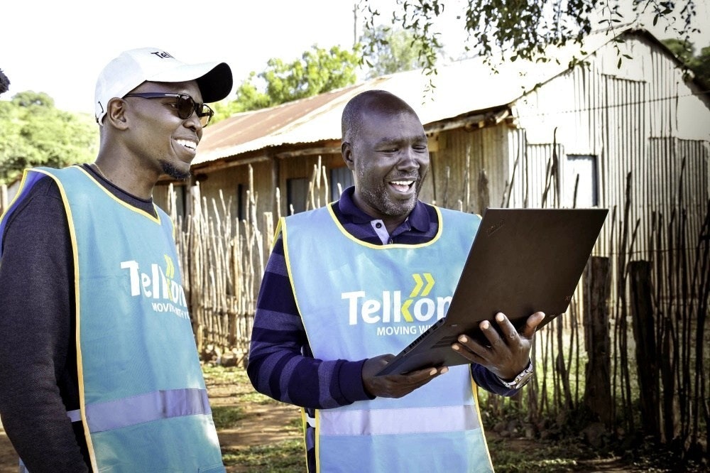 照片中提到了Tell、Telkor、MOV，跟肯尼亞電信有關，包含了懶人有限責任公司、懶人有限責任公司、Alphabet Inc.、互聯網、氣球