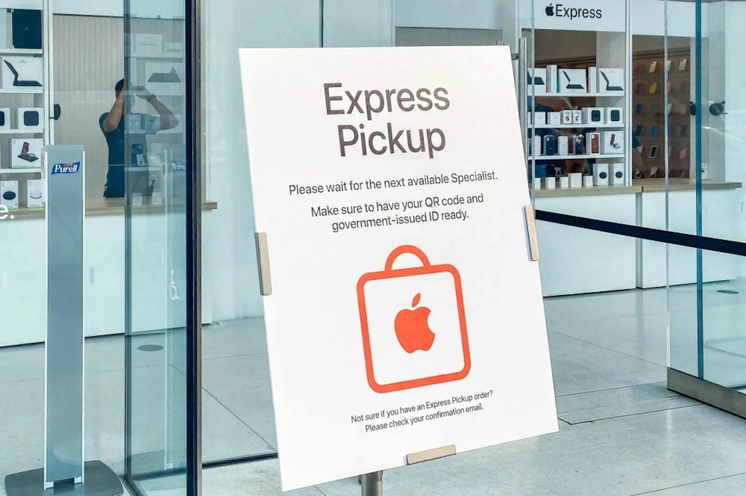 照片中提到了Express、Express、Pickup，包含了玻璃、顯卡、增強現實、電腦硬件、英偉達