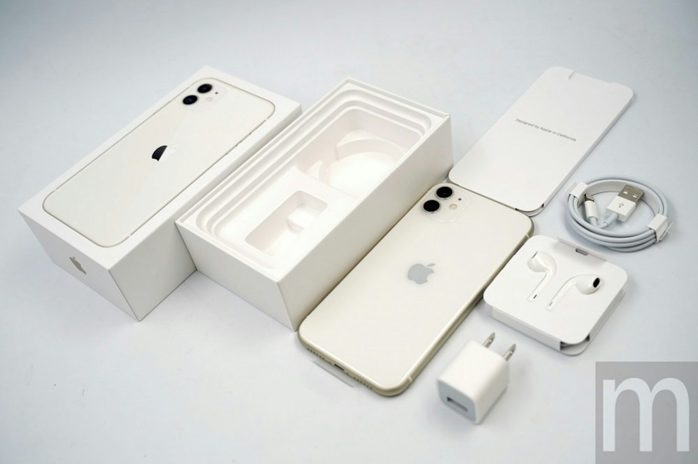 照片中提到了m，包含了iphone 11內容物、iPhone 11、蘋果iPhone 11 Pro Max、iPhone XR、蘋果手機
