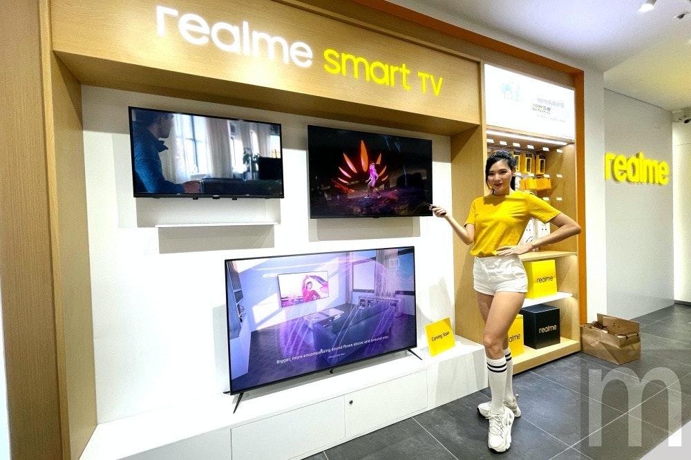 照片中提到了realme smart TV、edme、reome，跟噴射時間有關，包含了顯示裝置、顯示裝置、室內設計服務、數碼展示廣告、零售