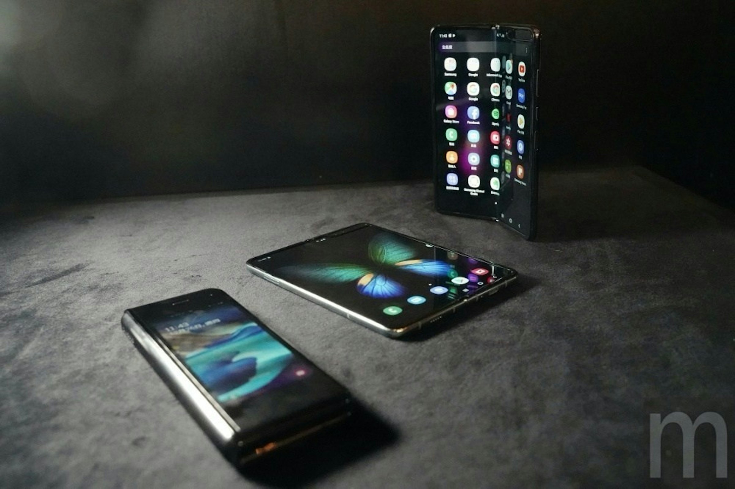 照片中跟電影通行證有關，包含了三星Galaxy Fold、三星Galaxy Fold、三星Galaxy Note、三星Galaxy S20、三星銀河z翻轉