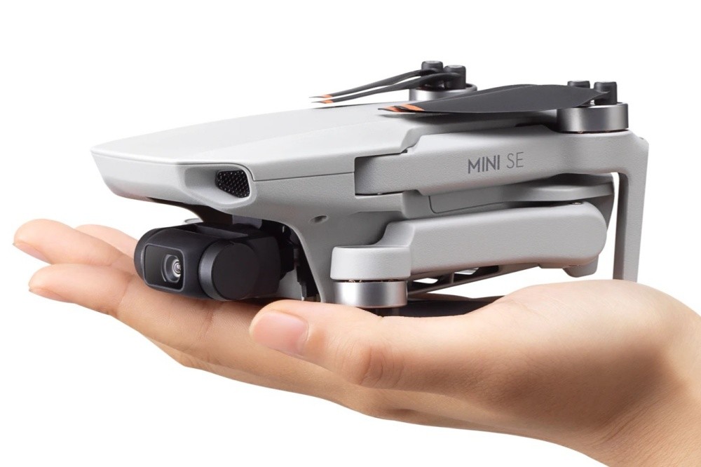 DJI Mini SE 小尺寸空拍機正式揭曉售價低於萬元大小與手機差不多