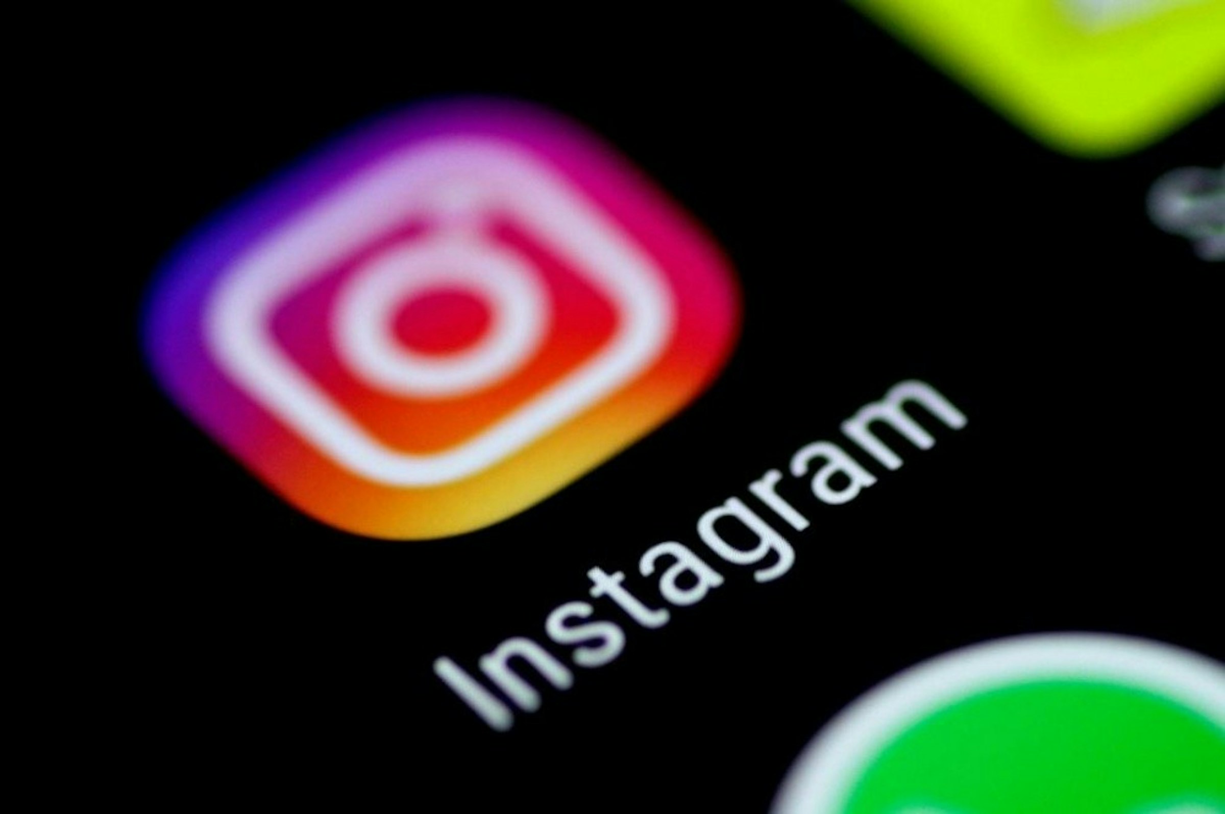 照片中提到了Instagram，跟共和無線、艾伯學校有關，包含了Instagram 路透社、instagram、元、社交媒體、社交網絡