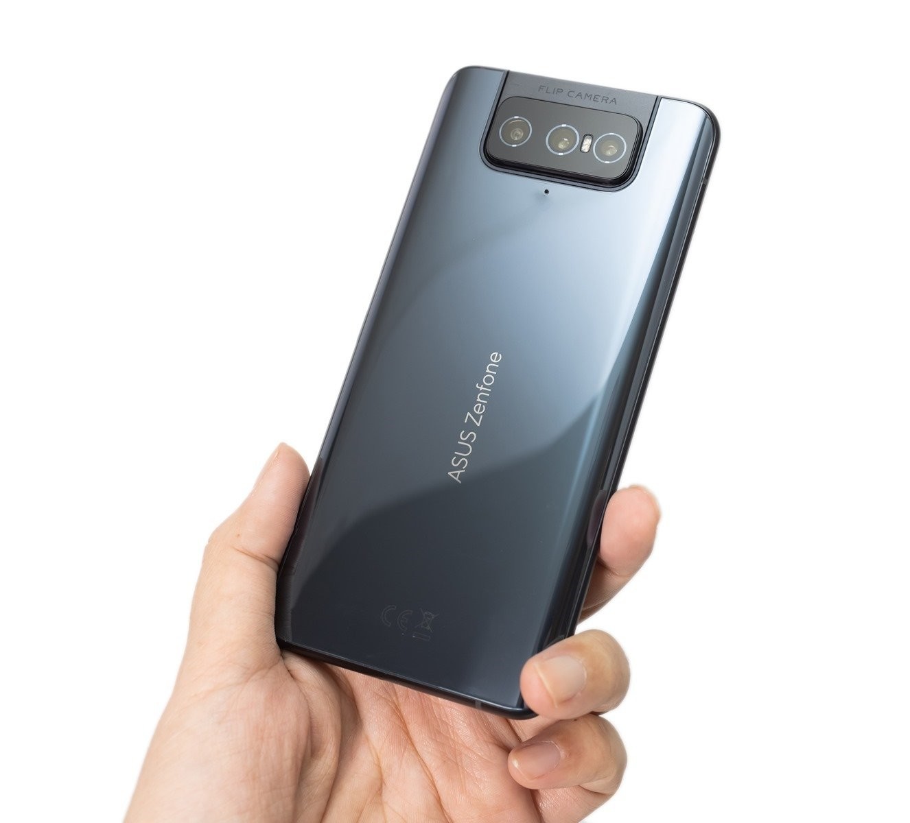 ZenFone 8 Flip 開箱與性能、電力、充電實測：繼承翻轉鏡頭特色#華碩