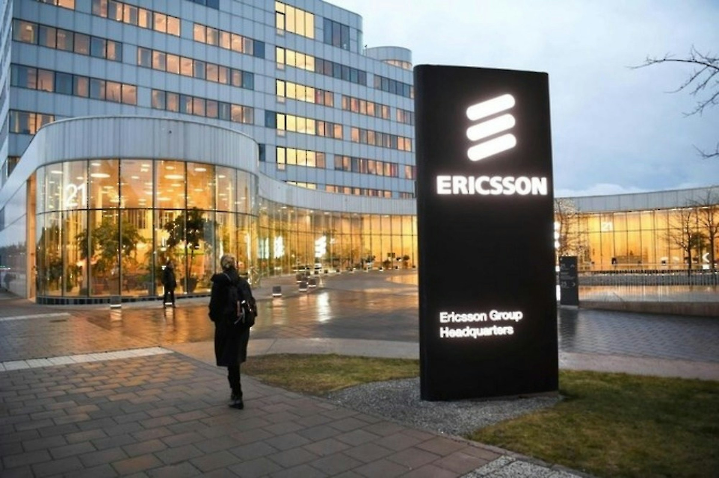照片中提到了ERICSSON、Ericsson Group、Headquarters，跟愛立信有關，包含了愛立信路透社、5G、通訊設備、電信