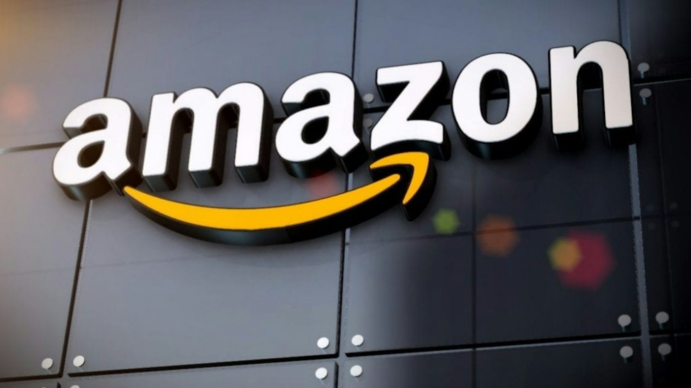 照片中提到了amazon，跟亞馬孫有關，包含了亞馬遜在巴基斯坦、密西西比州、商標、圖形、Shield Therapeutics plc